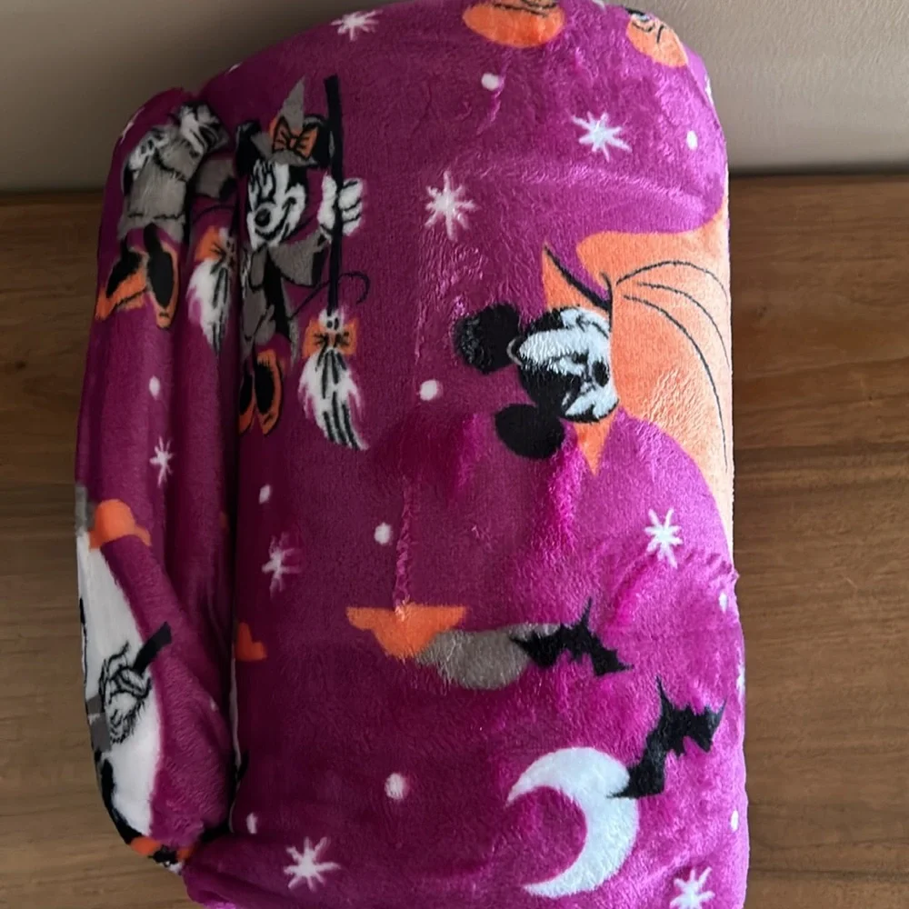 Mickey Halloween blanket
